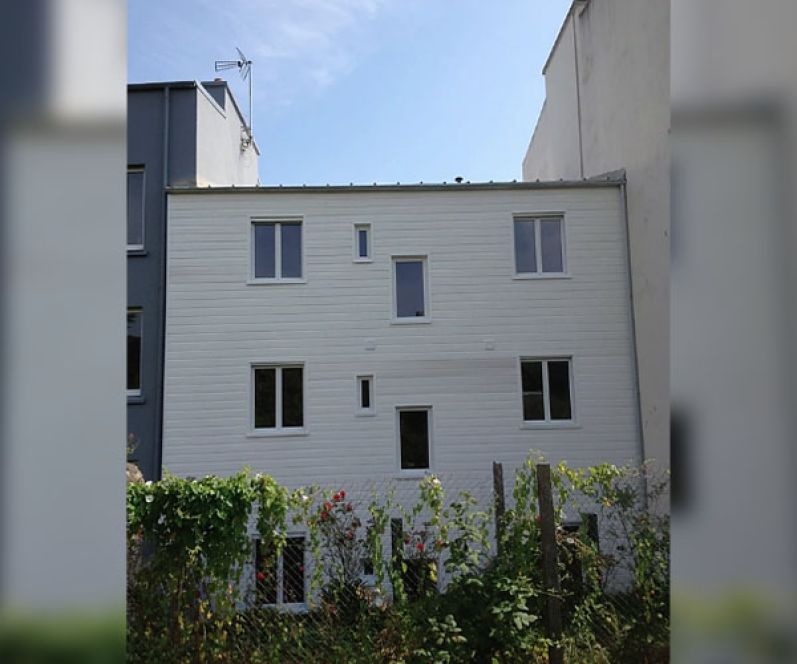 bardage blanc sur une maison